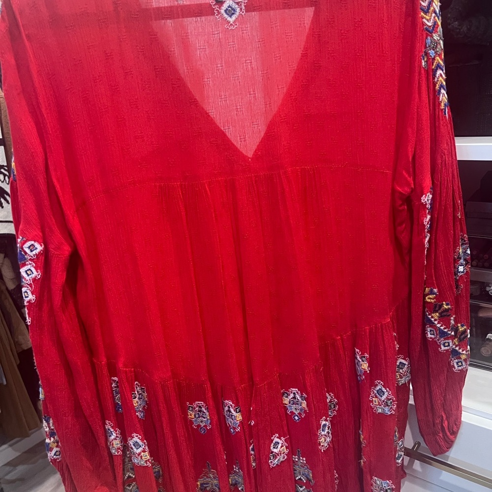 Chic Red Embroidered Top - Picture 4 of 4